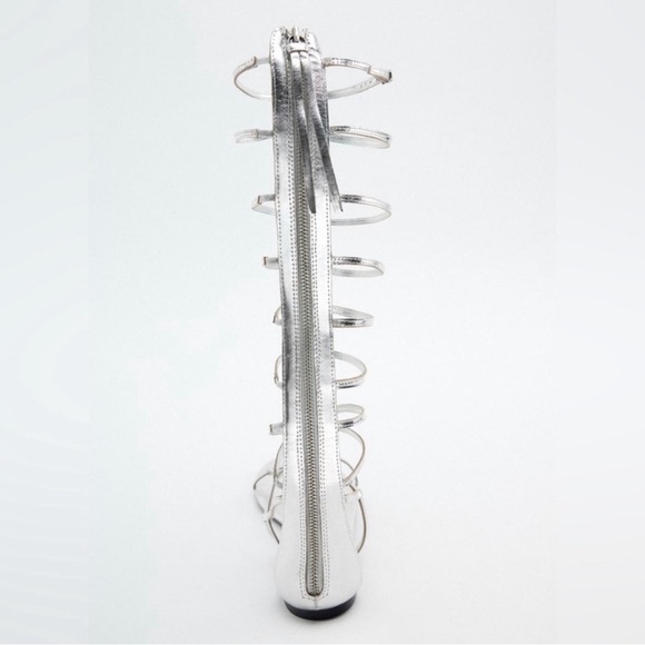 TALL FLAT LEATHER
GLADIATOR SANDALS, Size 39 - Picture 8 of 10